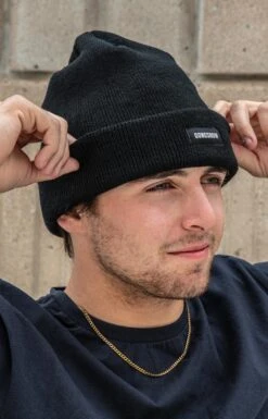 Gongshow Pre-Game Black Toque -Bauer Store toqueslifestyle 2 555x 4c098b15 4198 4f4b 9d7f bd10e0b95b88